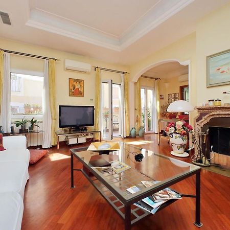 4Bnb - Luxury Trevi Apartment W Terrace Rome Buitenkant foto
