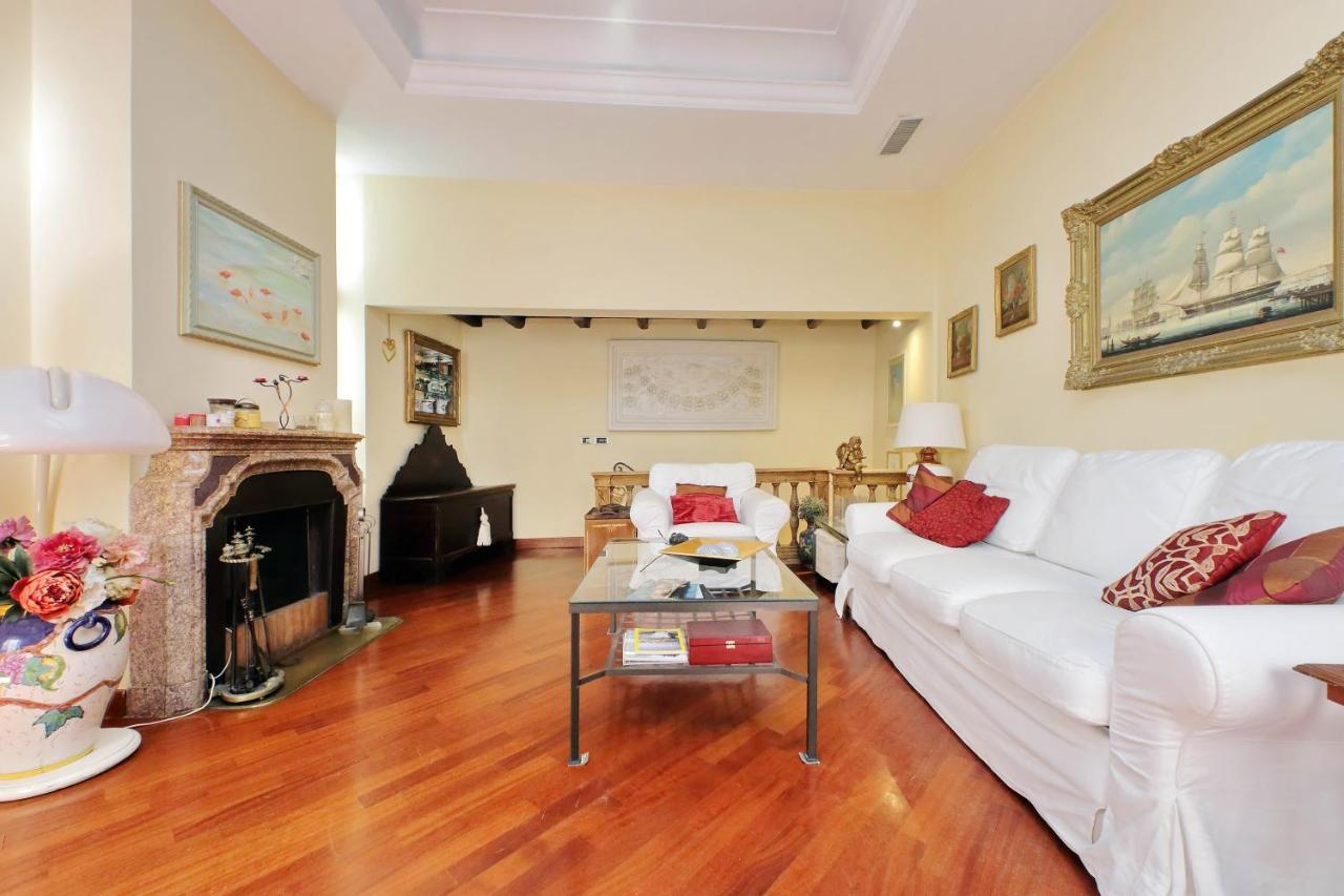 4Bnb - Luxury Trevi Apartment W Terrace Rome Buitenkant foto
